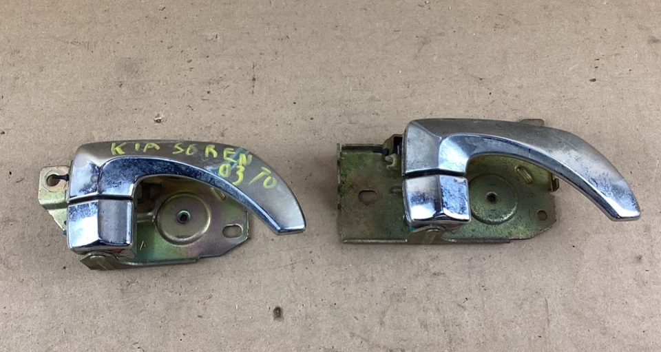 Manija de puerta interior delantera y trasera del lado del pasajero Kia Sorento 2003-2009 OEM Foto 1 de 4