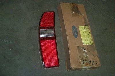 Lente de luz trasera izquierda Ford Station Wagon 1971 1972/Country Squire/Galaxie/LTD nuevo de stock Foto 1 de 4