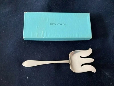 TIFFANY & CO. QUEEN ANNE PETITS FOUR FORKS 6 " LONG X 2 " WIDE FORK  NO MONOGRAM - Image 1 of 4