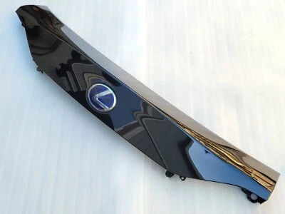 Lexus CT200h 2011-2017 puerta trasera puerta levadiza panel central moldura OEM Foto 1 de 4