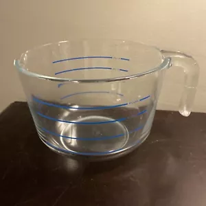 Vintage PYREX Glass 8 Cup Measuring Bowl M-640 Blue Lettering - L Handle - Picture 1 of 5