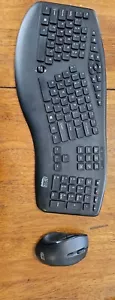 Adesso Tru-Form Media 1600 Black Keyboard and Mouse - Picture 1 of 1