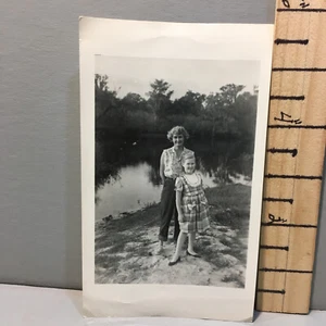 Vintage Photo 50's Lady & Little Girl Lake l - Picture 1 of 2