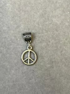 Vintage Sterling Silver Peace Sign Round Cut Out Clip-on Classic Charm Pendant - Picture 1 of 2