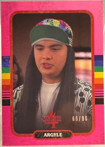 Tarjeta paralela rosa de Stranger Things temporada 4, Argyle (16) 1986 #66/86 - Imagen 1 de 2