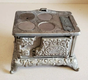 Antigua estufa infantil Eagle miniatura de hierro fundido muestra vendedor - Imagen 1 de 8