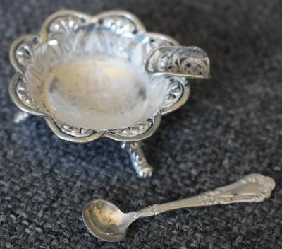 LOVELY PRATA DE LEI 葡萄牙硬币 银 900 盐罐 原装勺子和盒 — 第 1/4 张图片