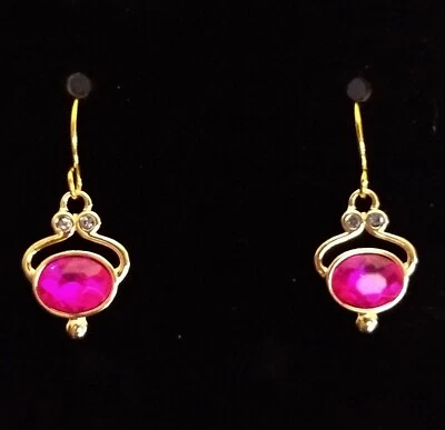 Pendientes colgantes pequeños enchapados en oro de rubí, astillas de diamante, enchapados en oro  Foto 1 de 4