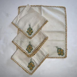 Vintage Luncheon Napkin Set Of 4 Floral Bouquet Embroidered Retro Kitchen READ - Picture 1 of 6