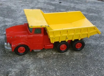Matchbox King Size K10/19 Scammell Tipper Truck - Image 1 of 4