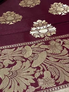 Sari de seda Banarasi granate para fiesta de bodas | Sari de seda contemporáneo - Imagen 1 de 4