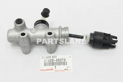 Toyota FJ Cruiser 2007-2014 OEM Genuine Clutch Master Cylinder 31420-35070 - Image 1 of 2