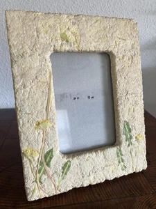 Dandelion Photo Frame Resin - Holds 3 1/2" X 5" Photo - Very Nice Yellow - Picture 1 of 6