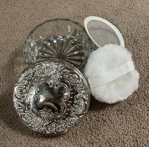 Vintage Pressglas Puderdose verziert geprägt Silber Teller Deckel Spiegel Waschtisch - Bild 1 von 9