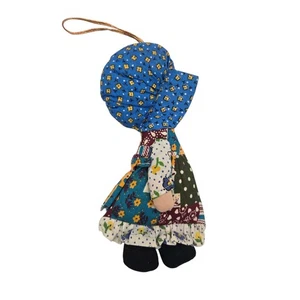 Muñeca de Navidad de tela Holly Hobbie vintage adorno 7" azul saludos americanos - Imagen 1 de 9