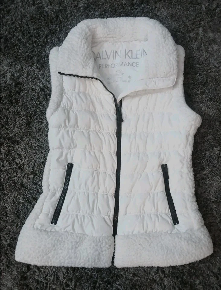 Chaleco Calvin Klein Performance Talla Pequeña Foto 1 de 4