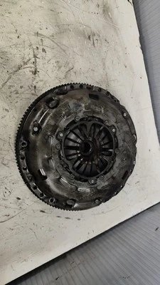 KIT FRIZIONE E VOLANO PER VOLKSWAGEN Golf 5 Berlina Benzina 2.0 (03>08) - Immagine 1 di 4