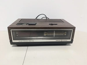 Vintage General Electric FM/AM Electronic Digital Alarm Clock Radio 7-4640A - Picture 1 of 7