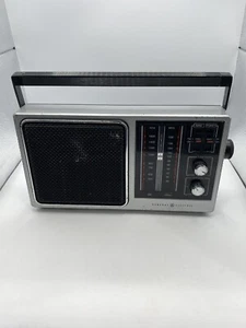 VTG GENERAL ELECTRIC GE AM FM Portable Radio Vintage Model 7-2857A AC/DC TESTED - Picture 1 of 6