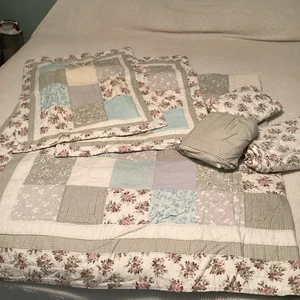 Queen Pastel Quilt SET 88" x 88" Sheets Shams Bedskirt Villager Claiborne - Picture 1 of 12