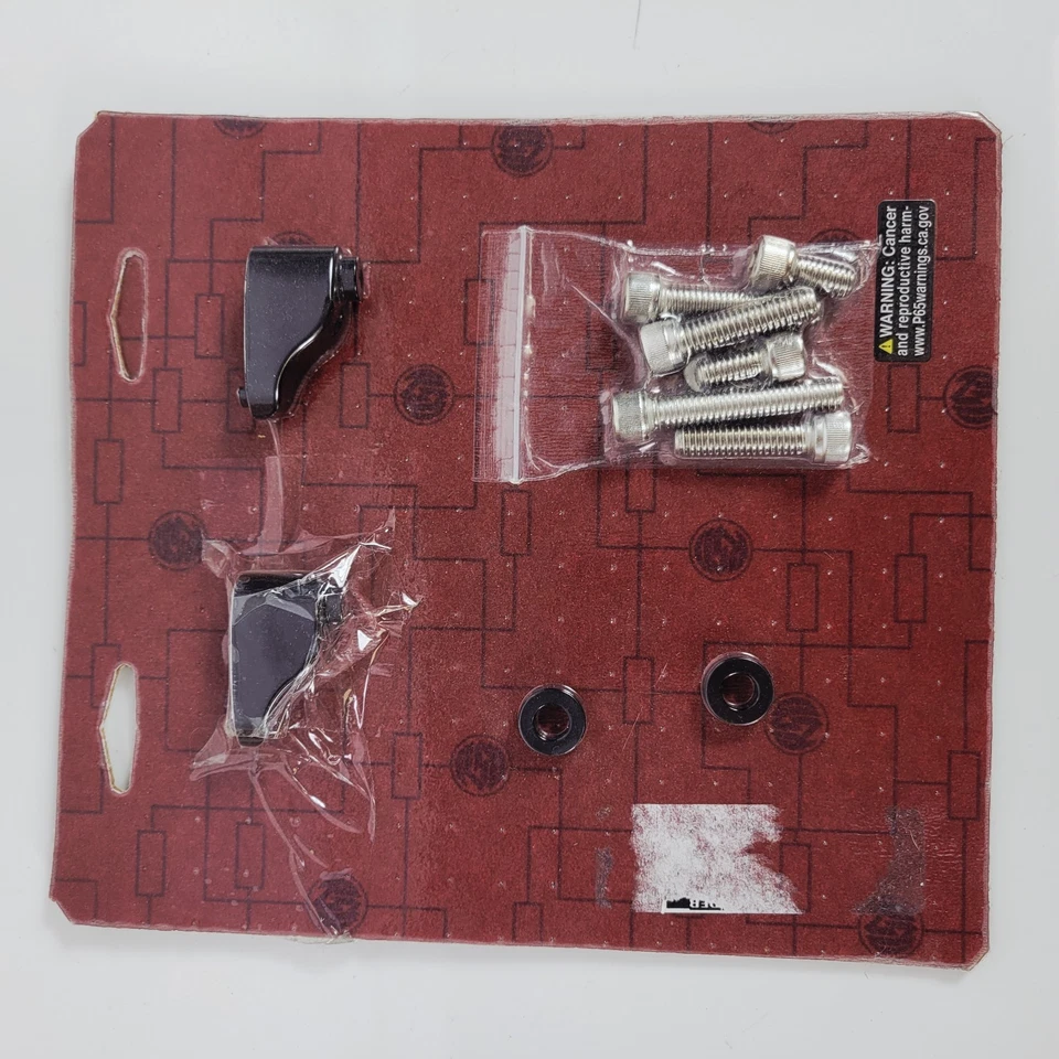 Soportes de señal de giro de puntal trasero Roland Sands Design - negro brillante Dyna 2008-2015 Foto 1 de 4