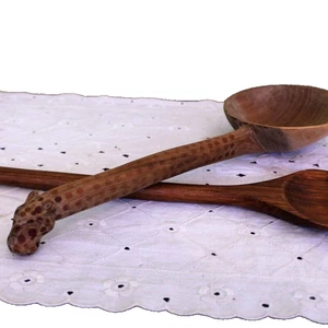 Salad Spoons Hand Carved Set Vintage Set of 2 Giraffe Wood - Picture 1 of 3