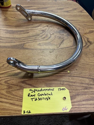 Riel de agarre trasero Triumph Speedmaster 1200 T2307134 Foto 1 de 4