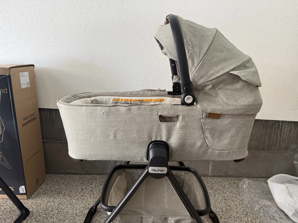 Cuna y soporte de madera de avellana NUNA Demi Next/Grow nuevo en caja Foto 1 de 4