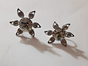Orecchini vintage a vite cristallo sfaccettato fiore tono argento 1" - Foto 1 di 7