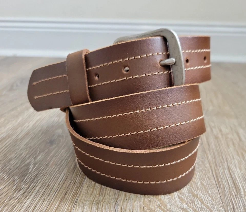 Ремень мужской Levi Strauss 42 дюйма коричневый натуральная кожа бежевые нити линии серебряная пряжка - Изображение 1 из 4