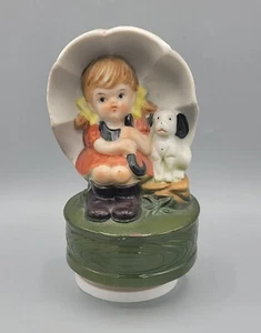 Vintage Keramik drehbare Spieluhr sitzend kleines Mädchen Zöpfe Regenschirm Hund  - Bild 1 von 4
