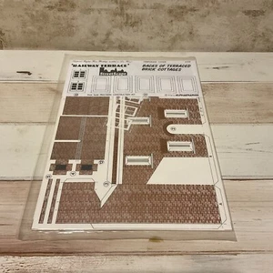 ALPHAGRAPHIX PRECISION CONSTRUCTION KIT. BACKS OF TERRACED BRICK COTTAGES. 1/43 - Picture 1 of 2