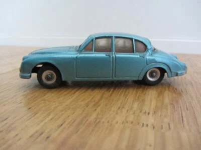 Dinky DAIMLER 2.5 LITROS AQUA nº146 Muy Buen Estado SIN RESTAURAR ORIGINAL Foto 1 de 4