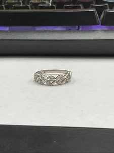 1.9g 10k White Gold Size 6.25 Diamond Ring 231447 - Picture 1 of 9