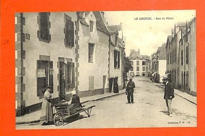 LE CROISIC ( 44 ) CPA / RUE DU PILORI / MME ODDO DEFLOU FÉMINISTE - Picture 1 of 2
