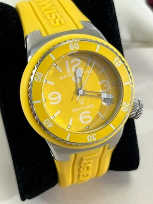 女士瑞士传奇黄色表盘硅胶表带模拟手表慈善 1180-DS74 — 第 1/4 张图片