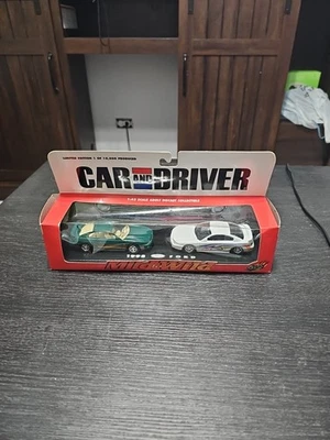 Carro e motorista 1998 Ford Mustang escala 1:43 1 de 10.000 - Imagem 1 de 4