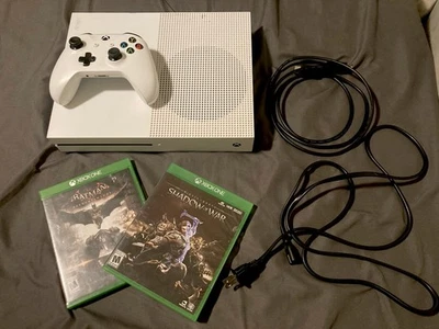 Paquete de consola Microsoft Xbox One S - 1TB blanca con 2 juegos. Probado y funcionando Foto 1 de 4