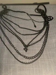 Collana multifilo con ciondoli Guess nero/grigio canna di fucile. Gotico - Foto 1 di 1