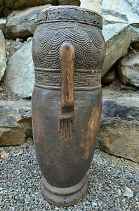Antiguo tambor de ceremonia africana tallado tribu cubana diseño geométrico y mano Congo - Imagen 1 de 10