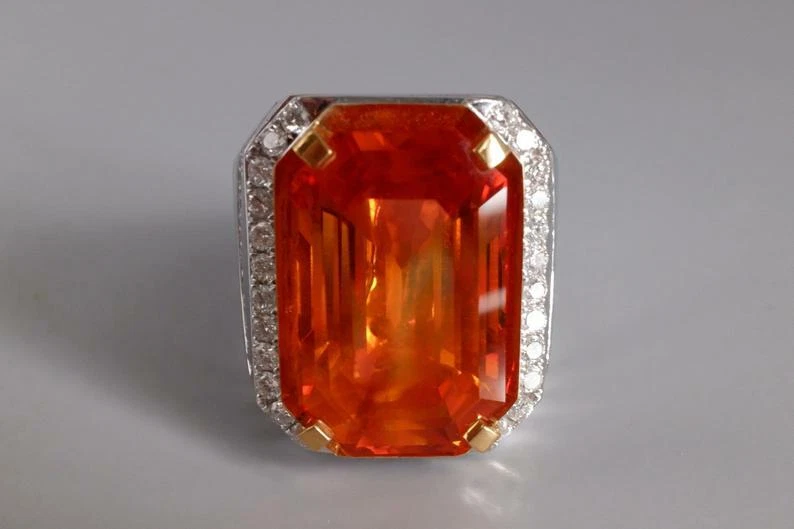 Anillo para hombre naranja oscuro enorme corte esmeralda 27,32 quilates citrino con corte brillante circonita cúbica Foto 1 de 4