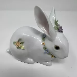 Lladro Attentive Bunny with Flowers White Figurine Flowers #6098 Easter Spain - Picture 1 of 12
