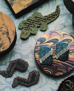 Metallic Earrings & Gecko Lapel Pin - 10 & 14 pc - Plastic Canvas Pattern ONLY - Picture 1 of 2