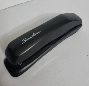 Swingline Desk Stapler Model #545xx Black Lightweight W/4K STAPLESU83AM1K12D15 - Picture 1 of 5