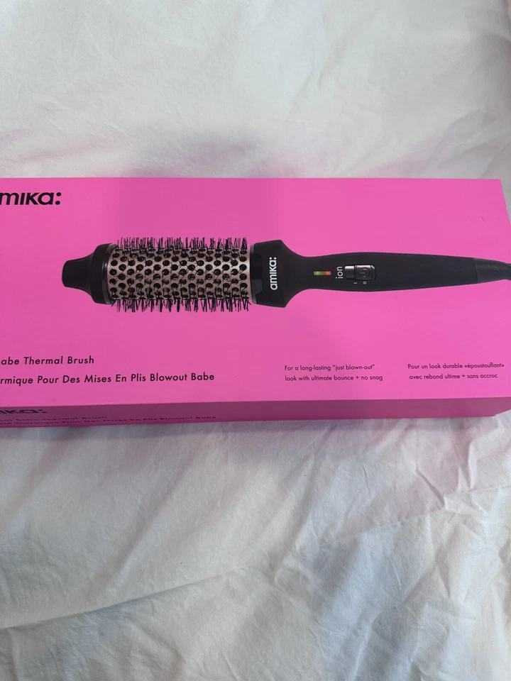 Amika Blowout Babe Straightening Brush - Black