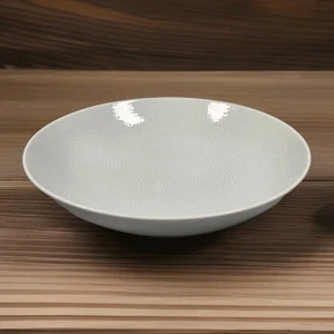 Crate & Barrel Nikko Celadon Edokomon Dot Pinwheel Low Pasta Serving Bowl - Bild 1 von 7