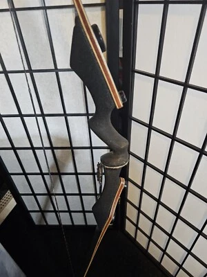 Astro II  Vintage Recurve Bow 5-44 58" 50# W/MERRIL BOW SIGHT#2.875-522  - Image 1 of 4