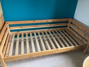 flexa Classic bed with back rails 100x200x67cm. Includes fittings snd side table - Picture 1 of 4