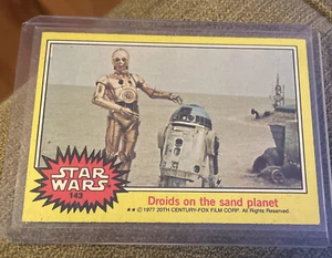 1977 Topps Star Wars #143 - Droids on the sand planet C-3PO R2-D2 - Picture 1 of 2