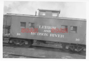 1F774 POOR RP 1940s LEHIGH & HUDSON RIVER RAILROAD CABOOSE #16 - Picture 1 of 1